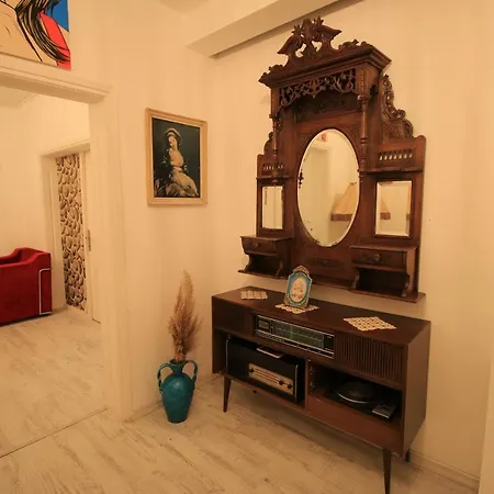 Fullmoon Room's Cesme