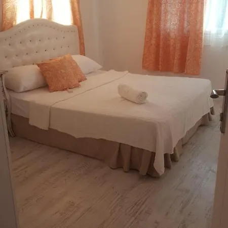 Fullmoon Room's Hotel *